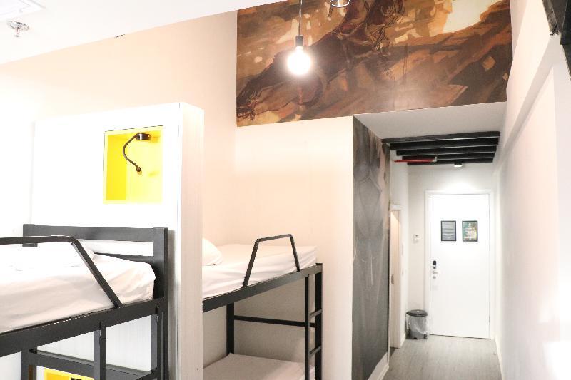 Hostel Cinema *